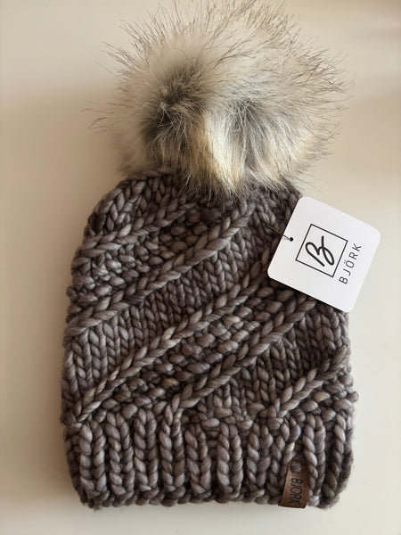 Fura | Hat With Pom Pom