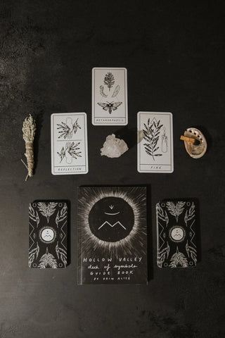 Hollow Valley Deck + Book | 82 Cards
